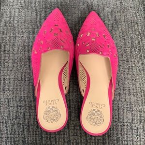 NWOT—VINCE CAMUTO MEEKEL, POINT-TOE MULE